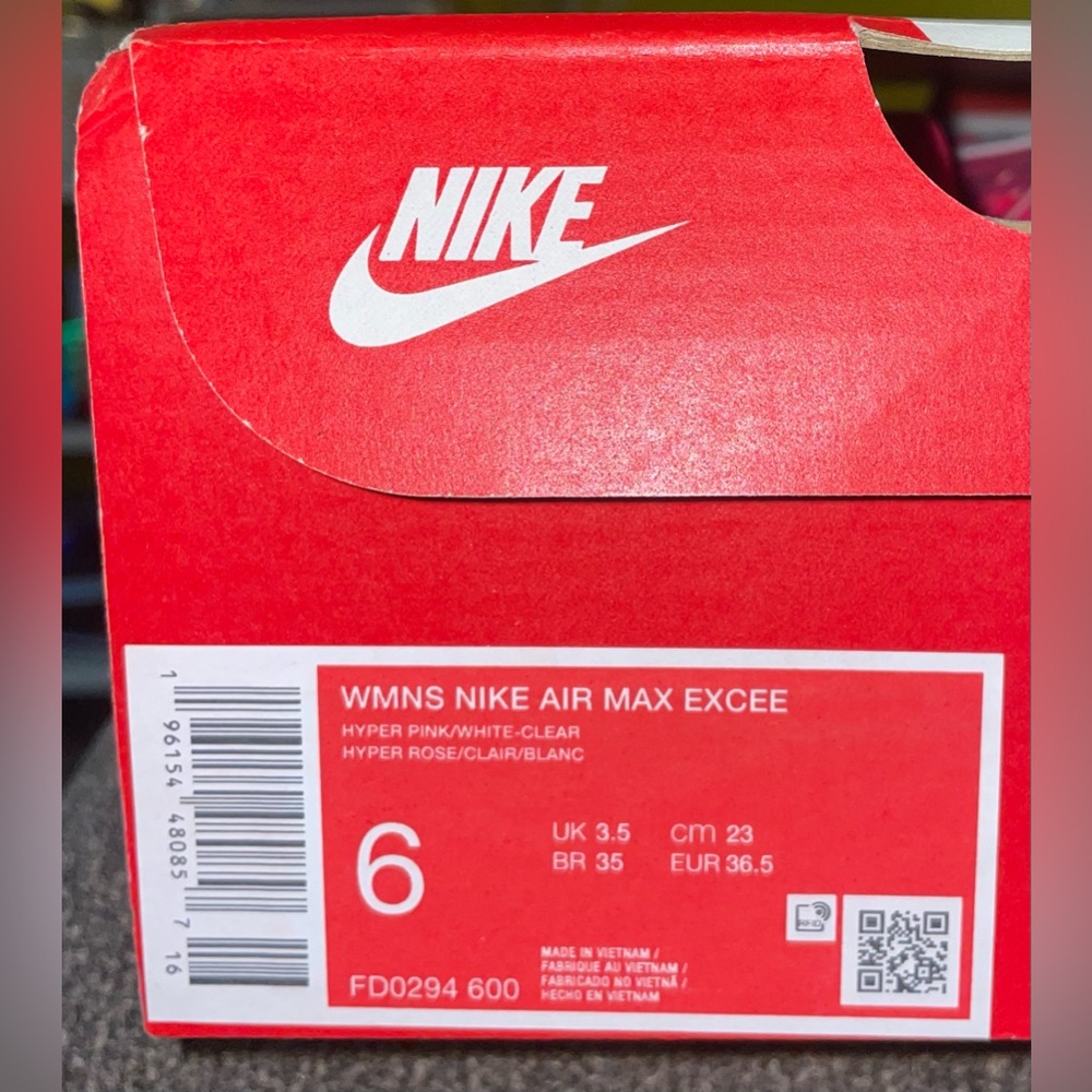 New Women’s Nike Air Max Excee Shoes - Picture 9 of 9